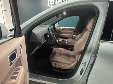 2025 Li Auto (Lixiang) L6 с пробегом 9 700 км