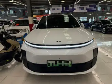 2024 Li Auto (Lixiang) L6 с пробегом 32 000 км