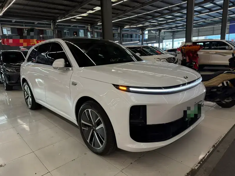 2024 Li Auto (Lixiang) L6 с пробегом 32 000 км