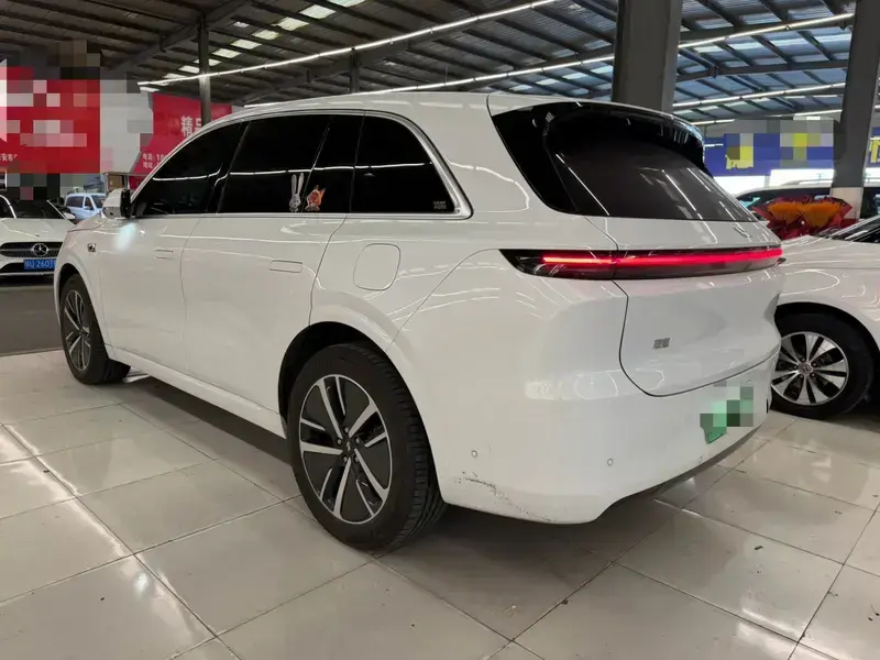 2024 Li Auto (Lixiang) L6 с пробегом 32 000 км