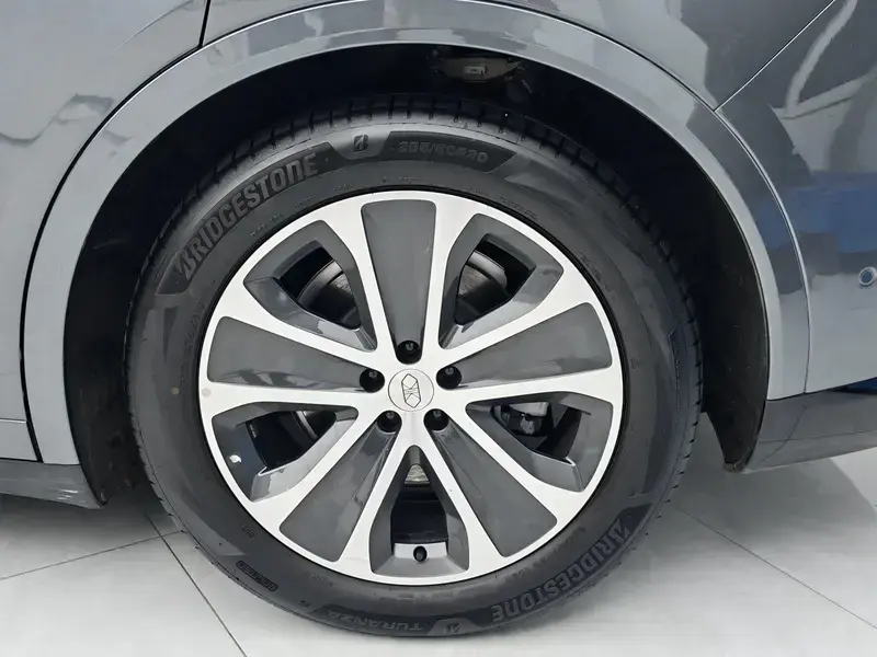 2026 Luxeed R7 с пробегом 12 000 км