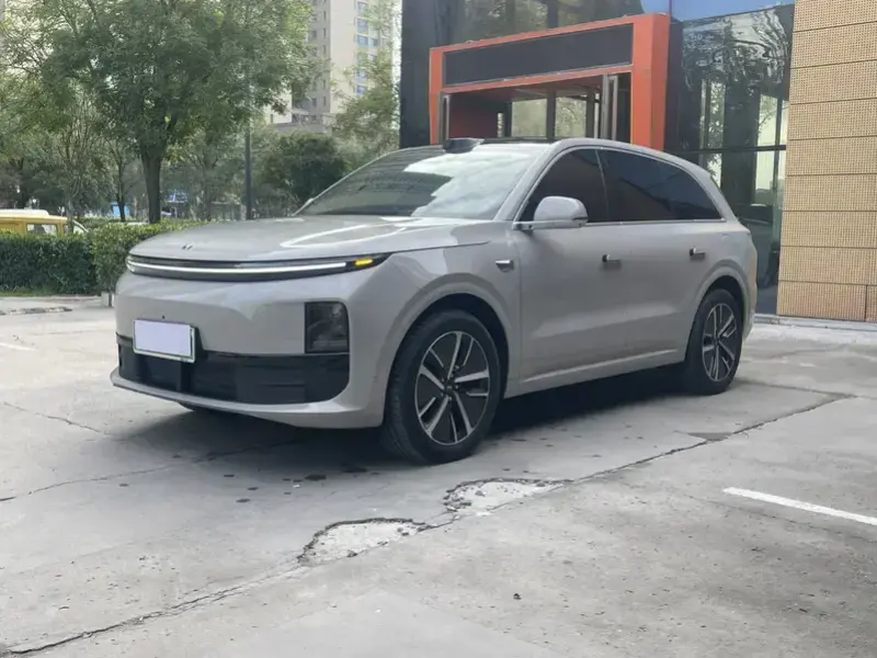 2024 Li Auto (Lixiang) L6 с пробегом 12 000 км