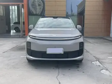 2024 Li Auto (Lixiang) L6 с пробегом 12 000 км