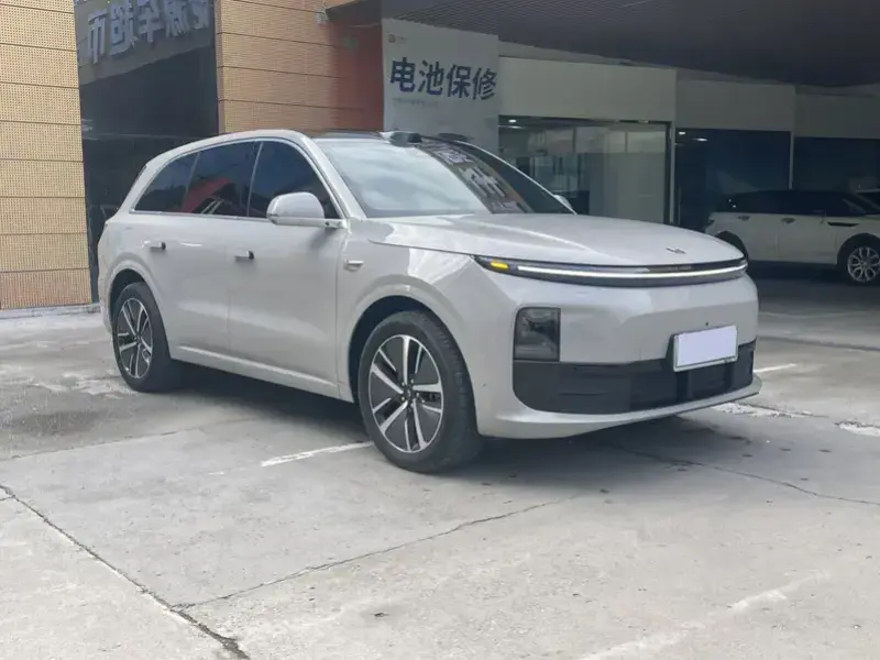 2024 Li Auto (Lixiang) L6 с пробегом 12 000 км