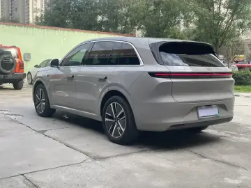 2024 Li Auto (Lixiang) L6 с пробегом 12 000 км