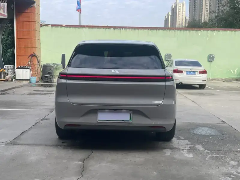 2024 Li Auto (Lixiang) L6 с пробегом 12 000 км