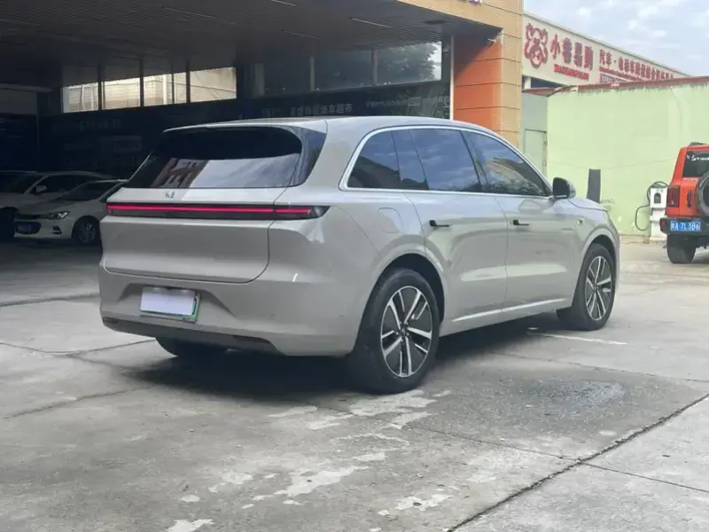 2024 Li Auto (Lixiang) L6 с пробегом 12 000 км