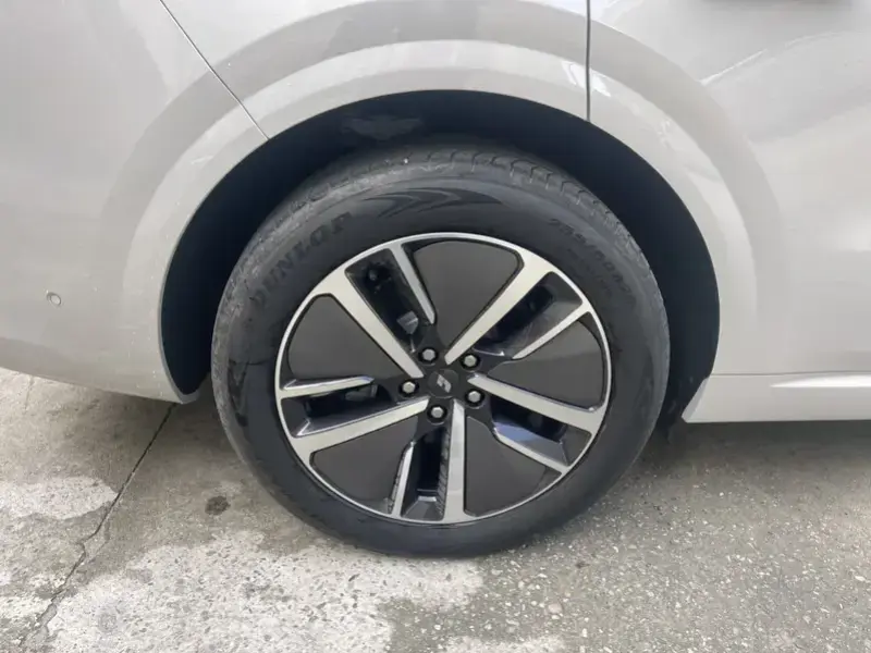 2024 Li Auto (Lixiang) L6 с пробегом 12 000 км