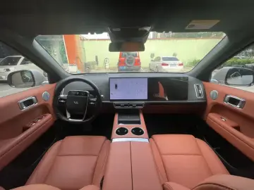 2024 Li Auto (Lixiang) L6 с пробегом 12 000 км