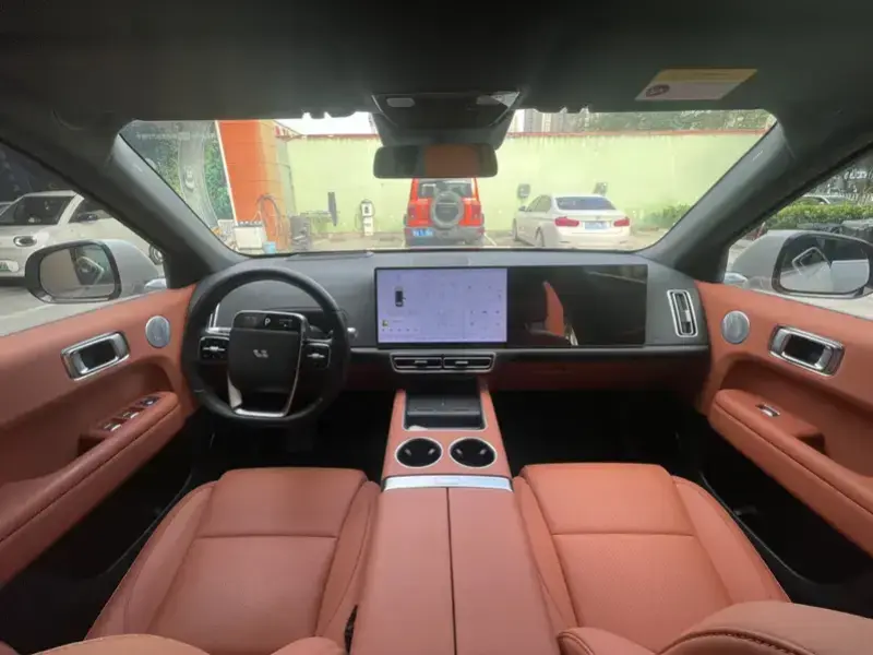 2024 Li Auto (Lixiang) L6 с пробегом 12 000 км