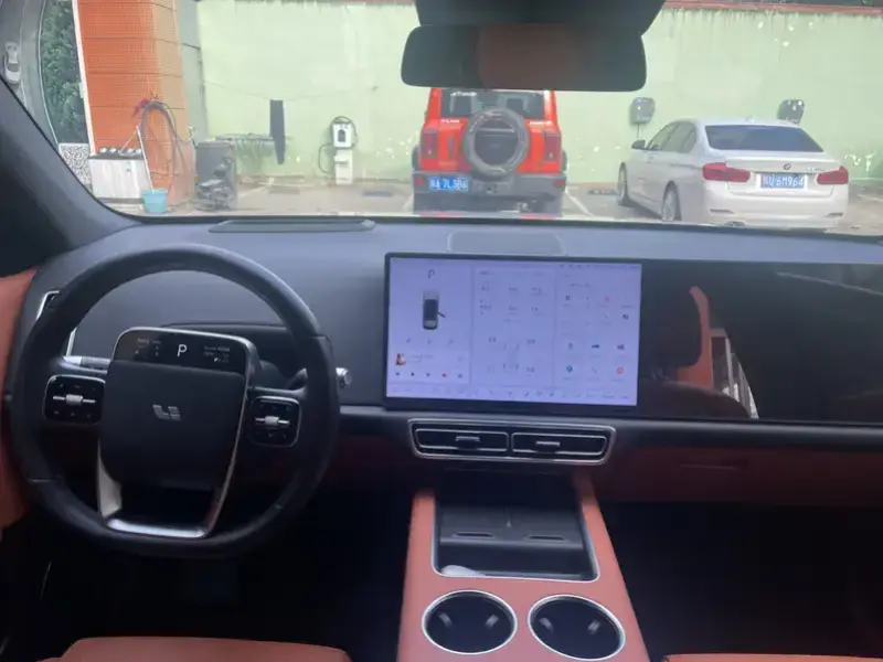 2024 Li Auto (Lixiang) L6 с пробегом 12 000 км