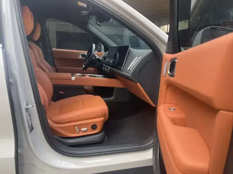2024 Li Auto (Lixiang) L6 с пробегом 12 000 км