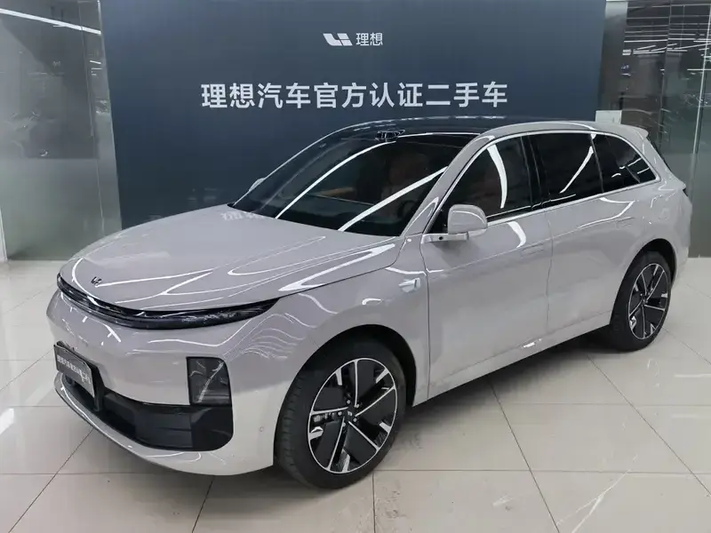 2025 Li Auto (Lixiang) L6 с пробегом 8 300 км