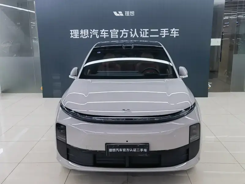 2025 Li Auto (Lixiang) L6 с пробегом 8 300 км