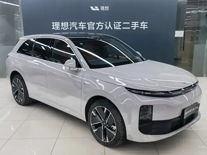 2025 Li Auto (Lixiang) L6 с пробегом 8 300 км