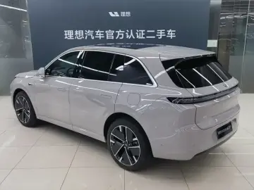 2025 Li Auto (Lixiang) L6 с пробегом 8 300 км