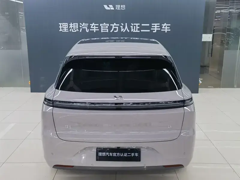 2025 Li Auto (Lixiang) L6 с пробегом 8 300 км