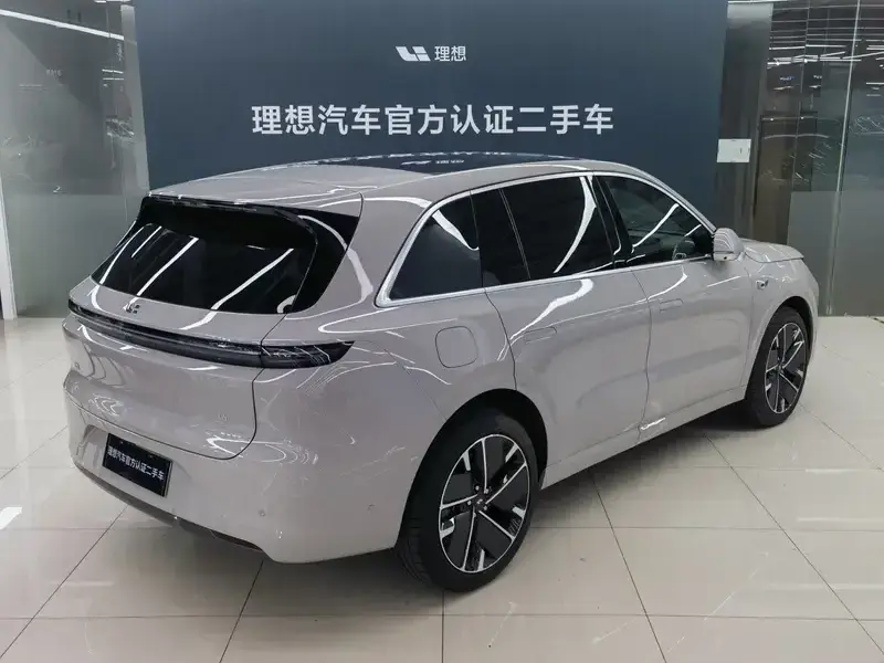 2025 Li Auto (Lixiang) L6 с пробегом 8 300 км