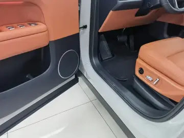 2025 Li Auto (Lixiang) L6 с пробегом 8 300 км