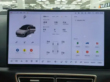 2025 Li Auto (Lixiang) L6 с пробегом 8 300 км