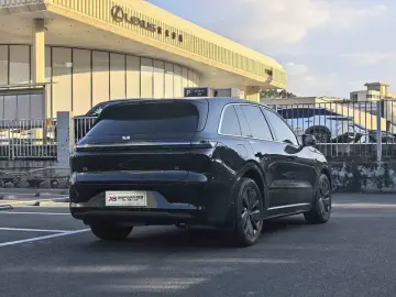 2025 Li Auto (Lixiang) L6 с пробегом 6 600 км