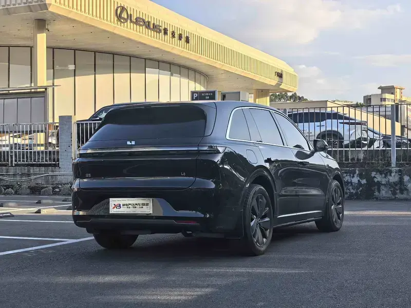 2025 Li Auto (Lixiang) L6 с пробегом 6 600 км