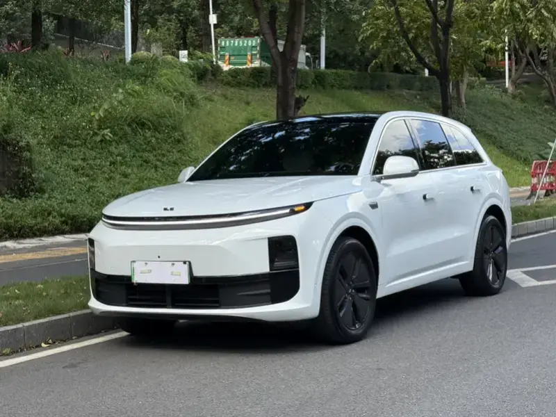 2024 Li Auto (Lixiang) L6 с пробегом 19 000 км