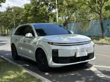 2024 Li Auto (Lixiang) L6 с пробегом 19 000 км