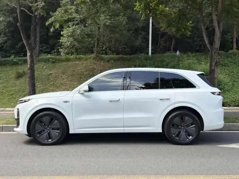 2024 Li Auto (Lixiang) L6 с пробегом 19 000 км