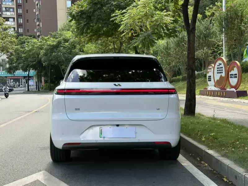 2024 Li Auto (Lixiang) L6 с пробегом 19 000 км