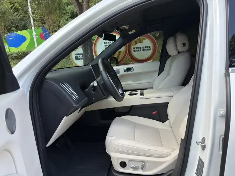 2024 Li Auto (Lixiang) L6 с пробегом 19 000 км