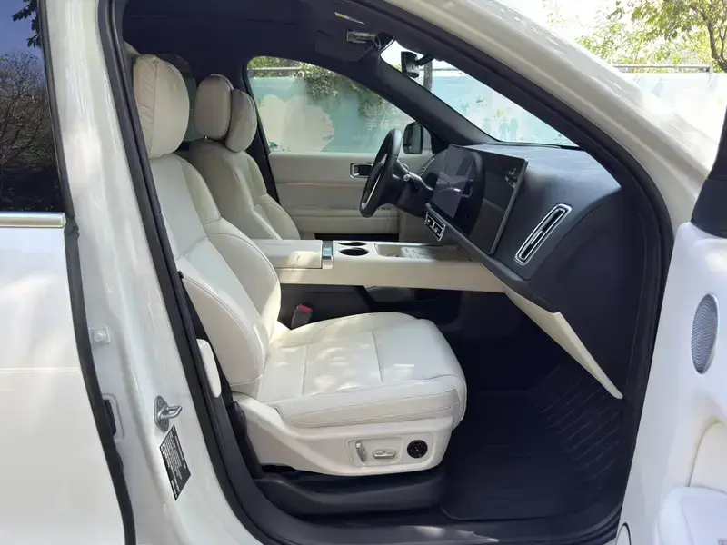 2024 Li Auto (Lixiang) L6 с пробегом 19 000 км