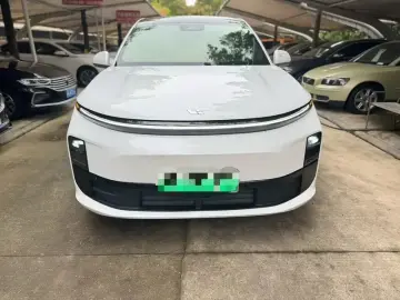 2024 Li Auto (Lixiang) L6 с пробегом 30 000 км