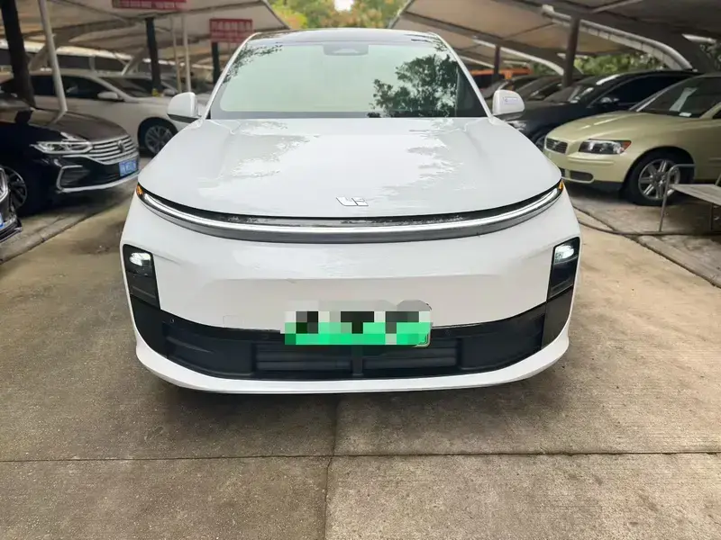 2024 Li Auto (Lixiang) L6 с пробегом 30 000 км