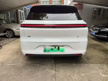 2024 Li Auto (Lixiang) L6 с пробегом 30 000 км