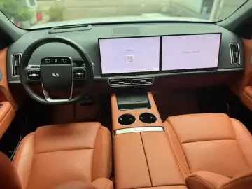 2024 Li Auto (Lixiang) L6 с пробегом 30 000 км
