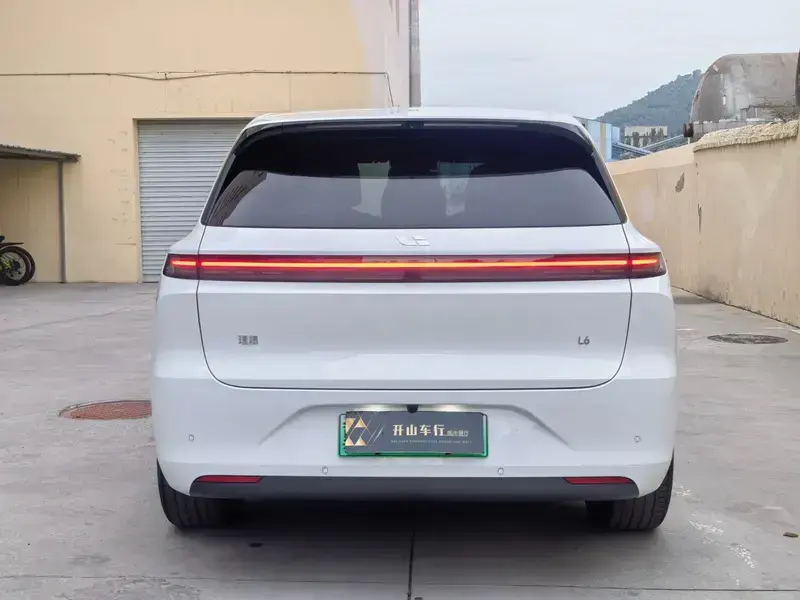 2024 Li Auto (Lixiang) L6 с пробегом 85 000 км