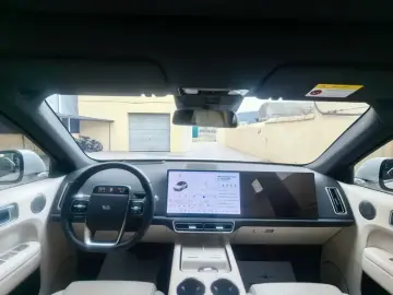 2024 Li Auto (Lixiang) L6 с пробегом 85 000 км