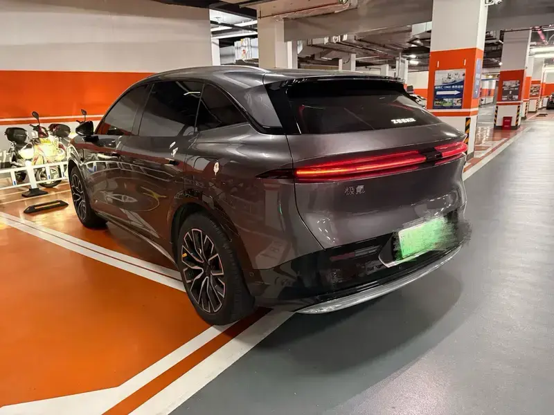 2025 Zeekr 7X с пробегом 23 000 км