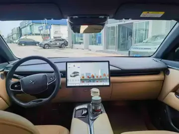 2025 Arcfox Alpha T5 с пробегом 27 000 км