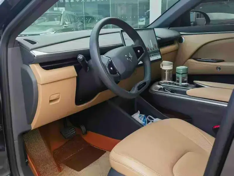 2025 Arcfox Alpha T5 с пробегом 27 000 км