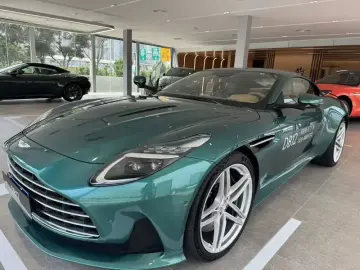 Aston Martin DB12