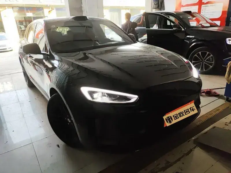 2025 Aito M5 с пробегом 9 400 км