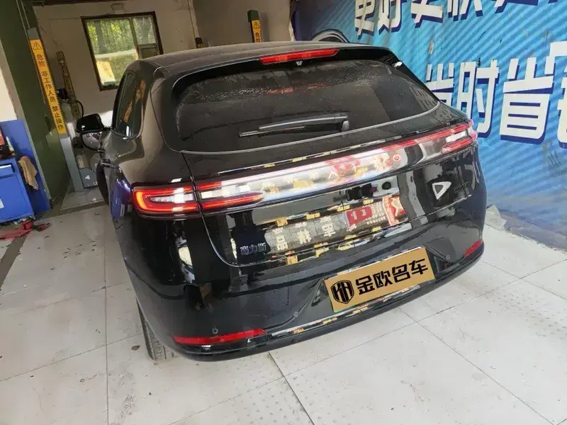2025 Aito M5 с пробегом 9 400 км
