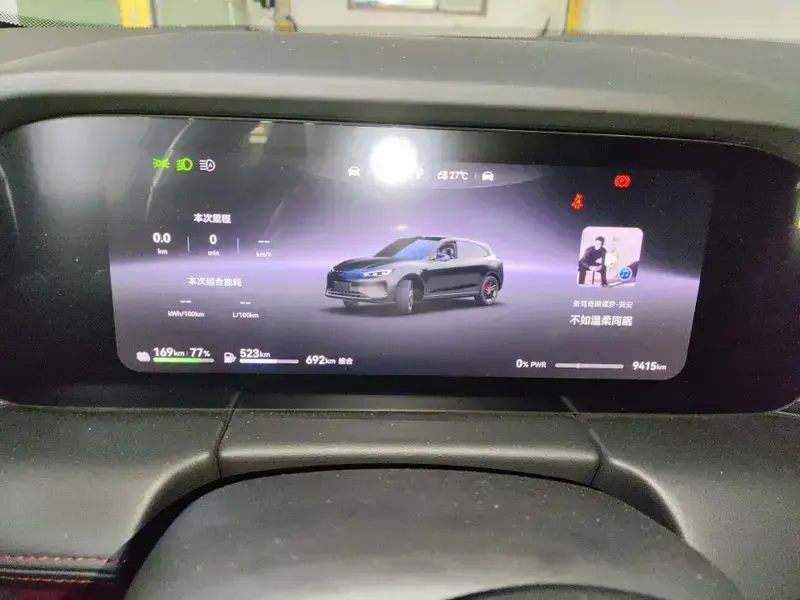 2025 Aito M5 с пробегом 9 400 км