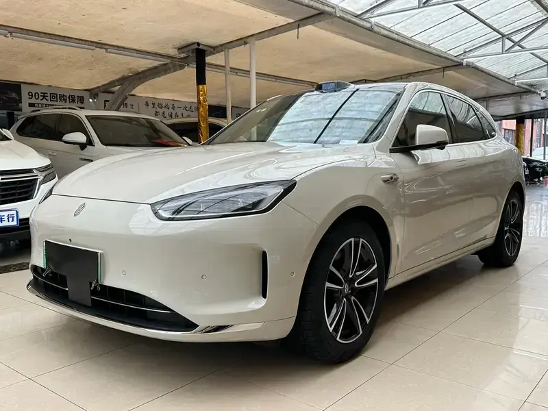 2025 Aito M5 с пробегом 11 000 км