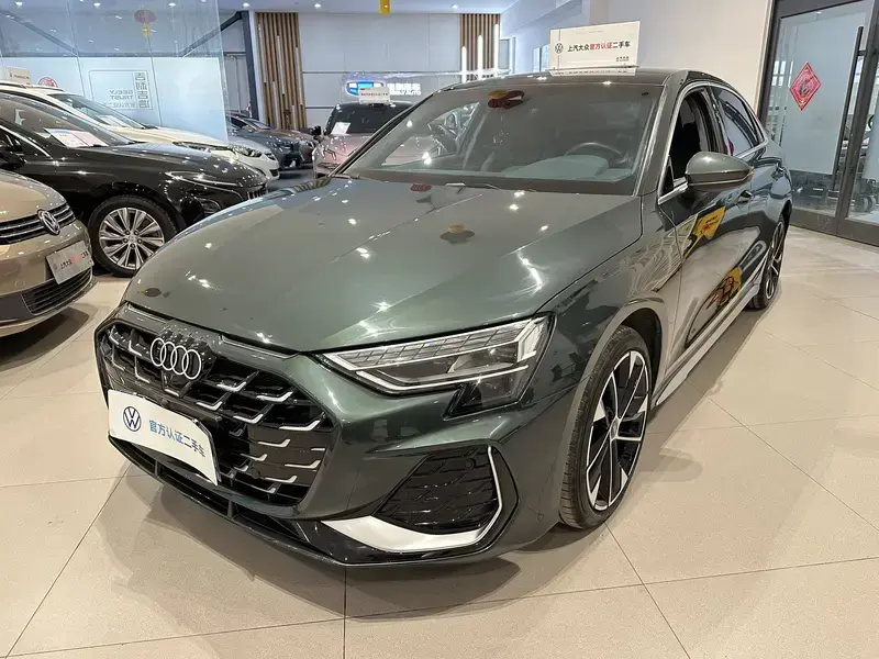2025 Audi A3 с пробегом 24 000 км