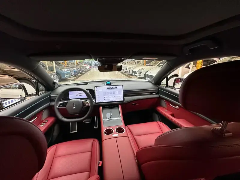 2025 Aito M5 с пробегом 11 000 км