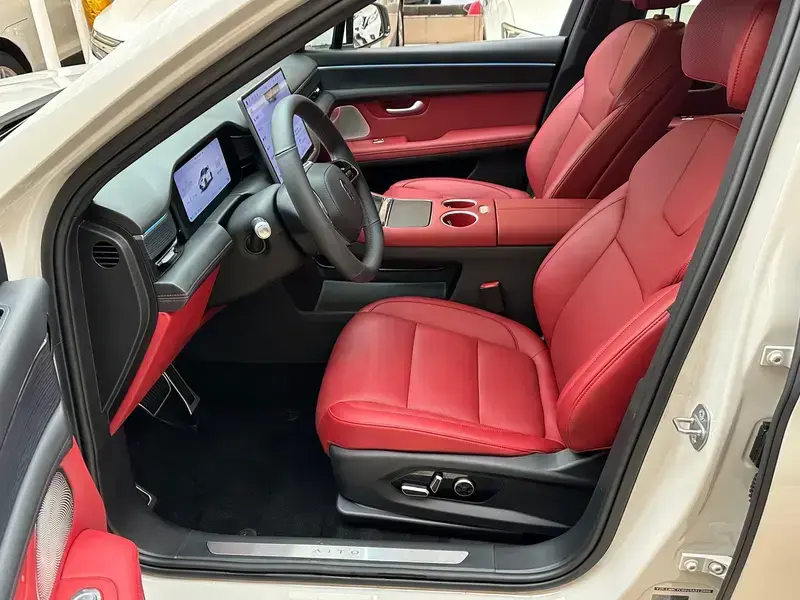 2025 Aito M5 с пробегом 11 000 км