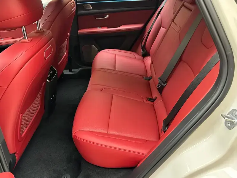 2025 Aito M5 с пробегом 11 000 км